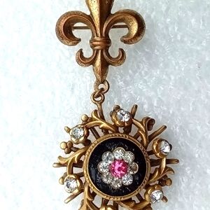 Rear Vintage Brooch Featuring a Fleur-de-lis Disign At The Top